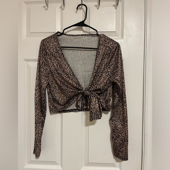 Cheetah/Leopard Print Top - Picture 2 of 3